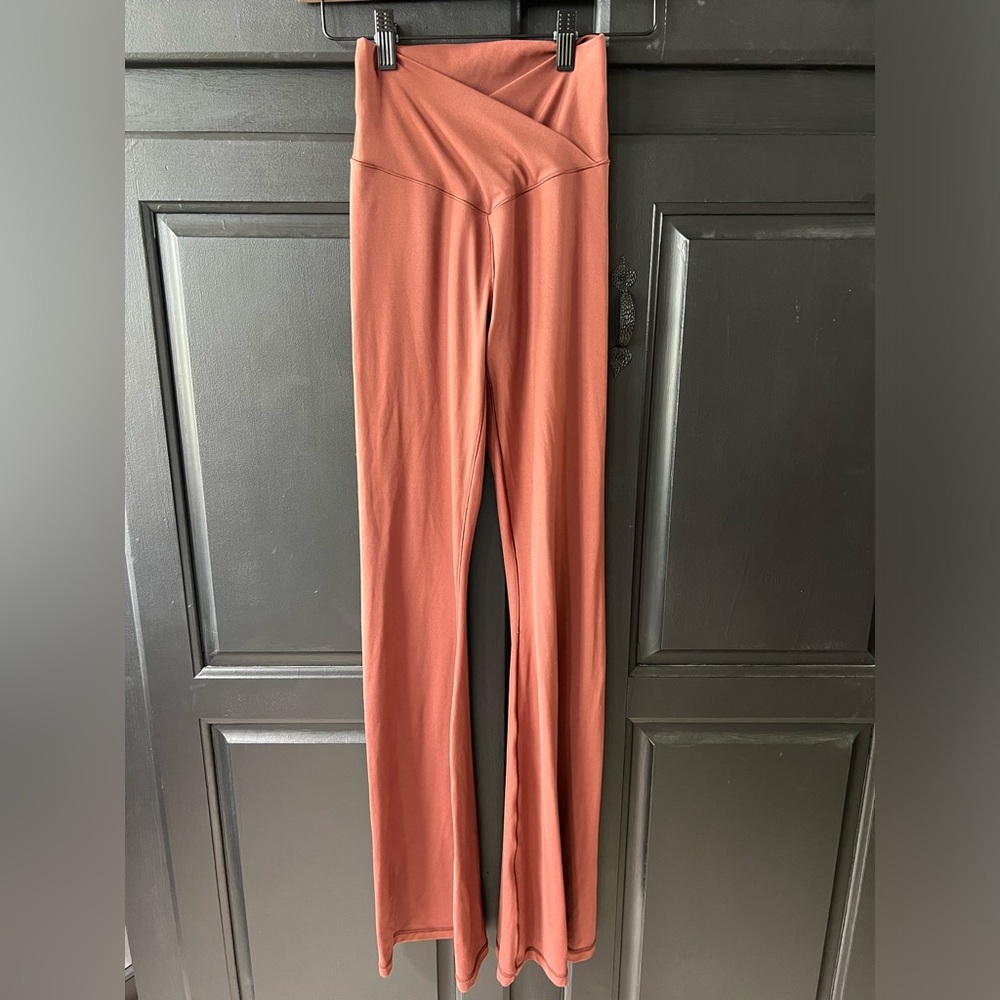 Aerie Offline High Waisted Crossover Flare Leggings
Brown Size Small